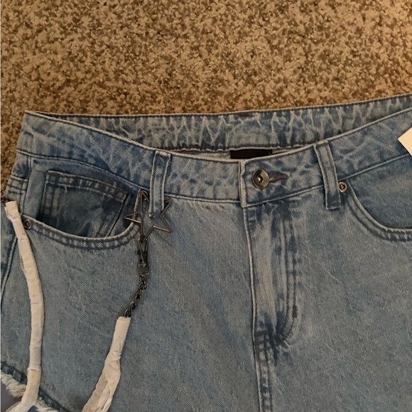 Hot Topic High Rise Blue Jeans with Graphic Patches - Picture 4 of 7